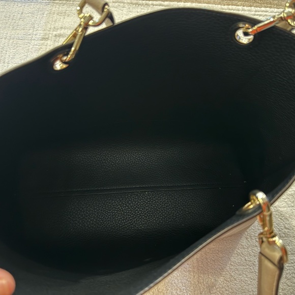 Henri Bendel Tote - Picture 4 of 9